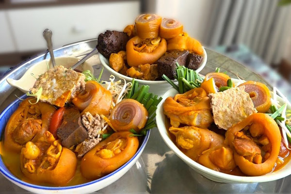 Bún riêu giò heo