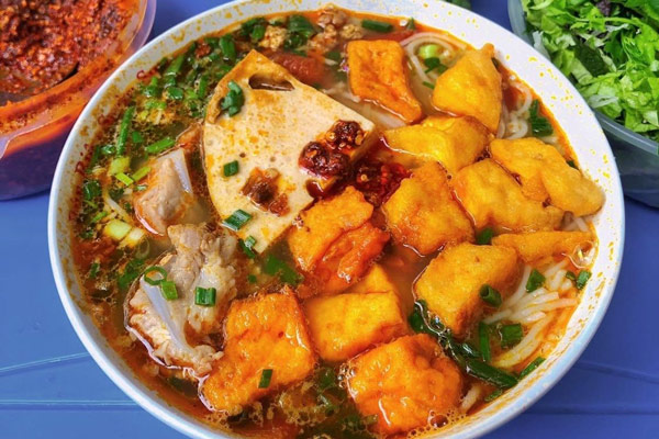 Bún riêu sườn sụn bắp bò