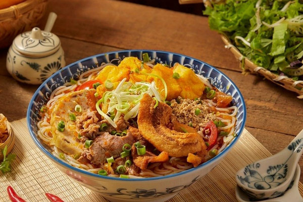 Bún riêu tôm thịt tóp mỡ