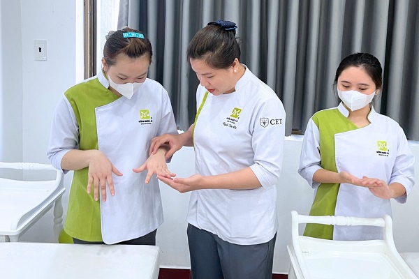 cắt da và lấy khóe tại nhà