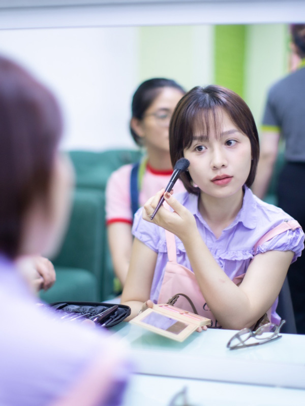 trang điểm ứng dụng theo xu hướng