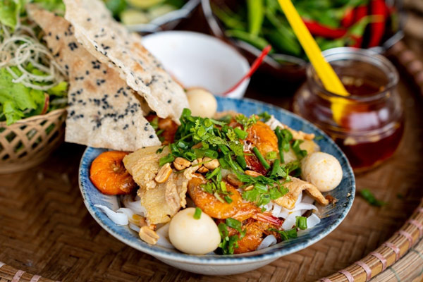 mì quảng trộn khô