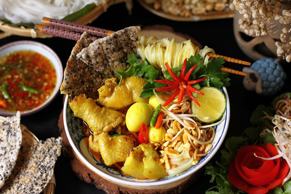 Tô mì Quảng ngon bắt mắt, hài hòa tròn vị.