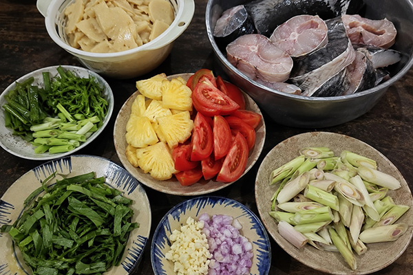 các bước nấu lẩu cá tầm chua cay