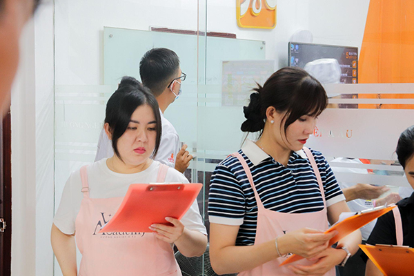 Nữ 35 tuổi nên học nghề gì