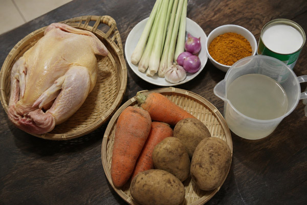 nguyên liệu tươi nấu cà ri gà.