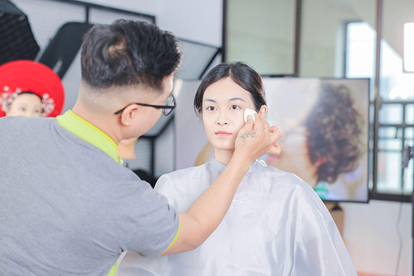bước trang điểm cho lớp nền