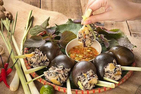 ốc bươu dồn thịt hấp sả