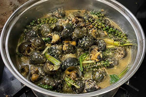 ốc bươu nấu tiêu xanh